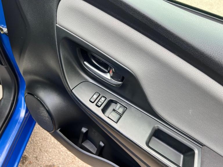 2017 Toyota Yaris 1.5 VVT-i Icon Tech Euro 6 5dr HATCHBACK Petrol Manual