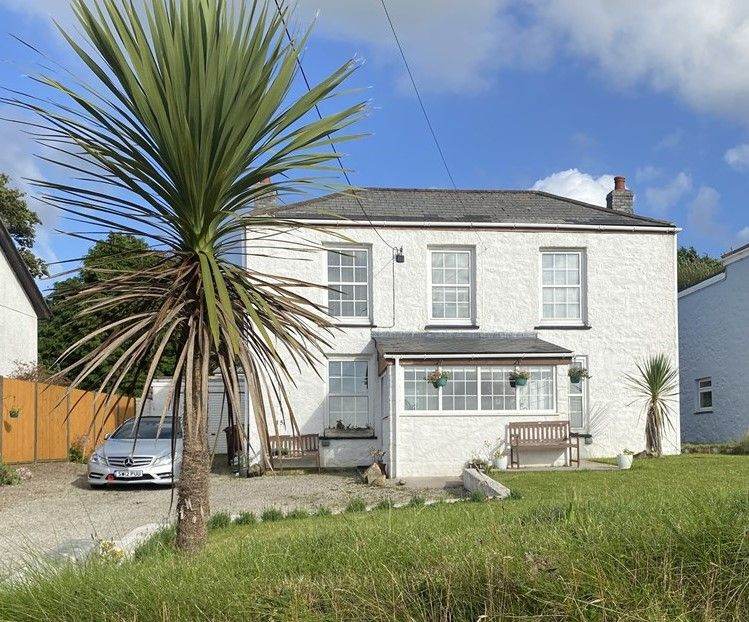 5 Bed Detached Country House on Rural Edge of Town