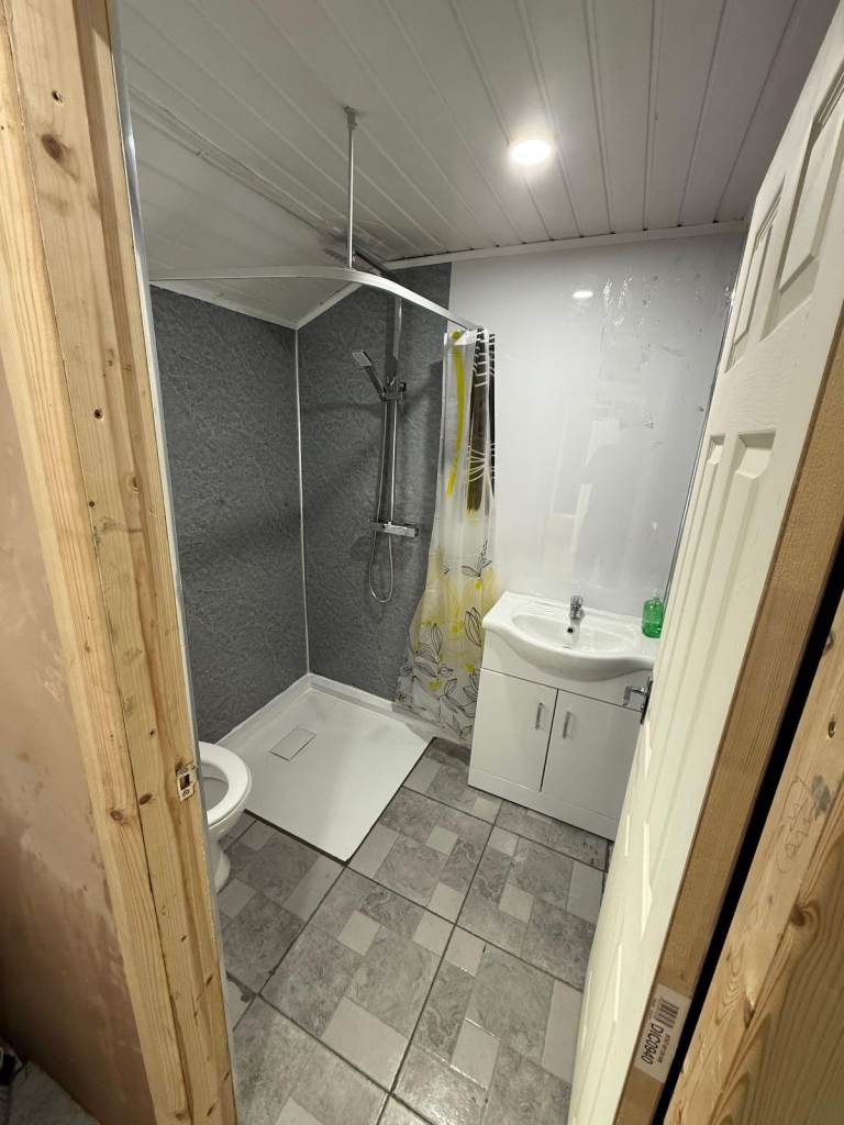 Two Beautiful Rooms Available in Family Home - Ideal for Family or Female Tenants