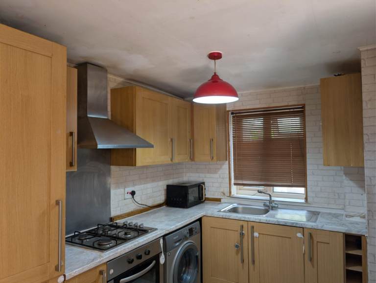 Spacious 2 BHK Independent House with Garden and free parking in Bedfont (Feltham) – 1800/-