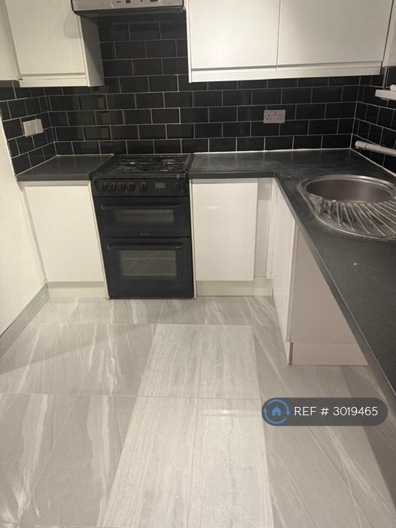 2 bedroom flat in Axminster Crescent, Welling, DA16 (2 bed) (#3019465)