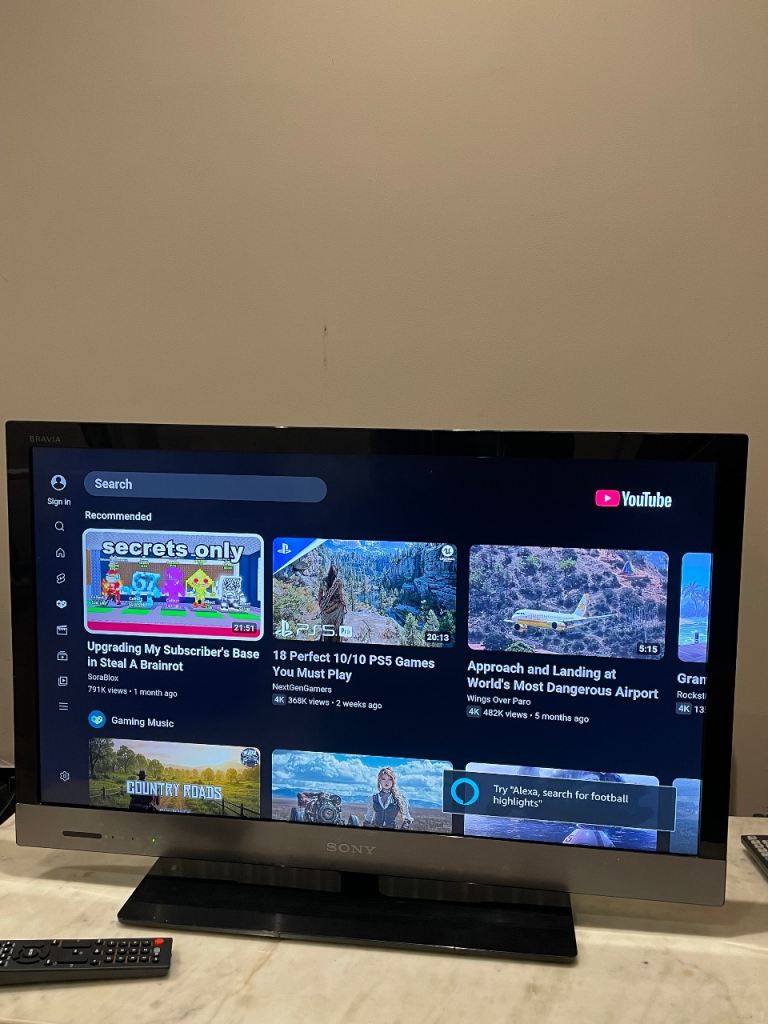 32 inch Smart TV + Brand New Fire stick