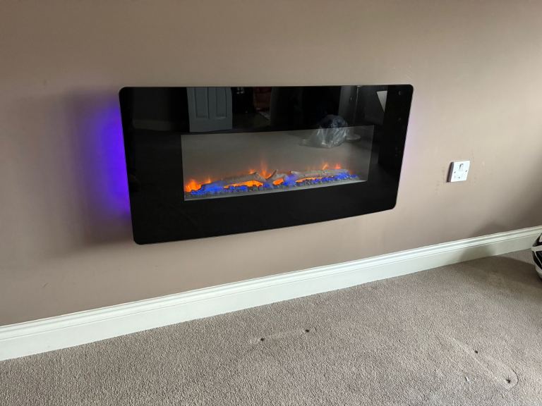 Wall-Mounted Electric Fireplace with Colour Changing Flames