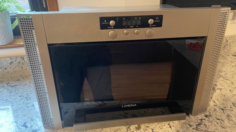 Lamona 750w built in microwave oven
