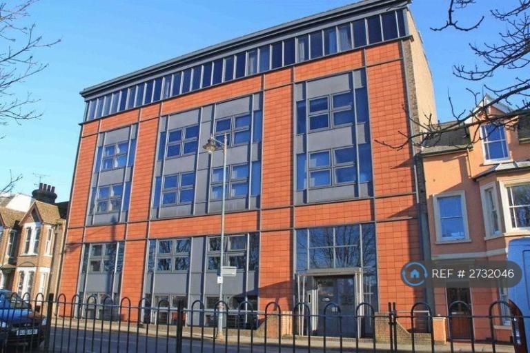 2 bedroom flat in Westside Apartments, Canterbury, CT2 (2 bed) (#2732046)