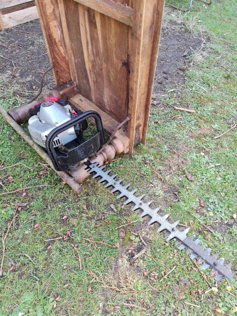 Spear & jackson petrol large hedge cutturs. 26CC