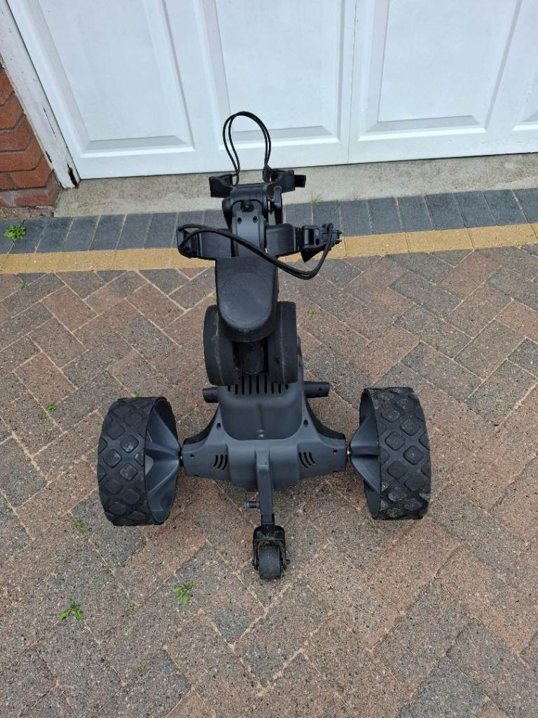 Motocaddy ME Remote Control Hardly Used. USB. DHC. Anti Tip Rear Wheel. Superb Cond. £695 ono