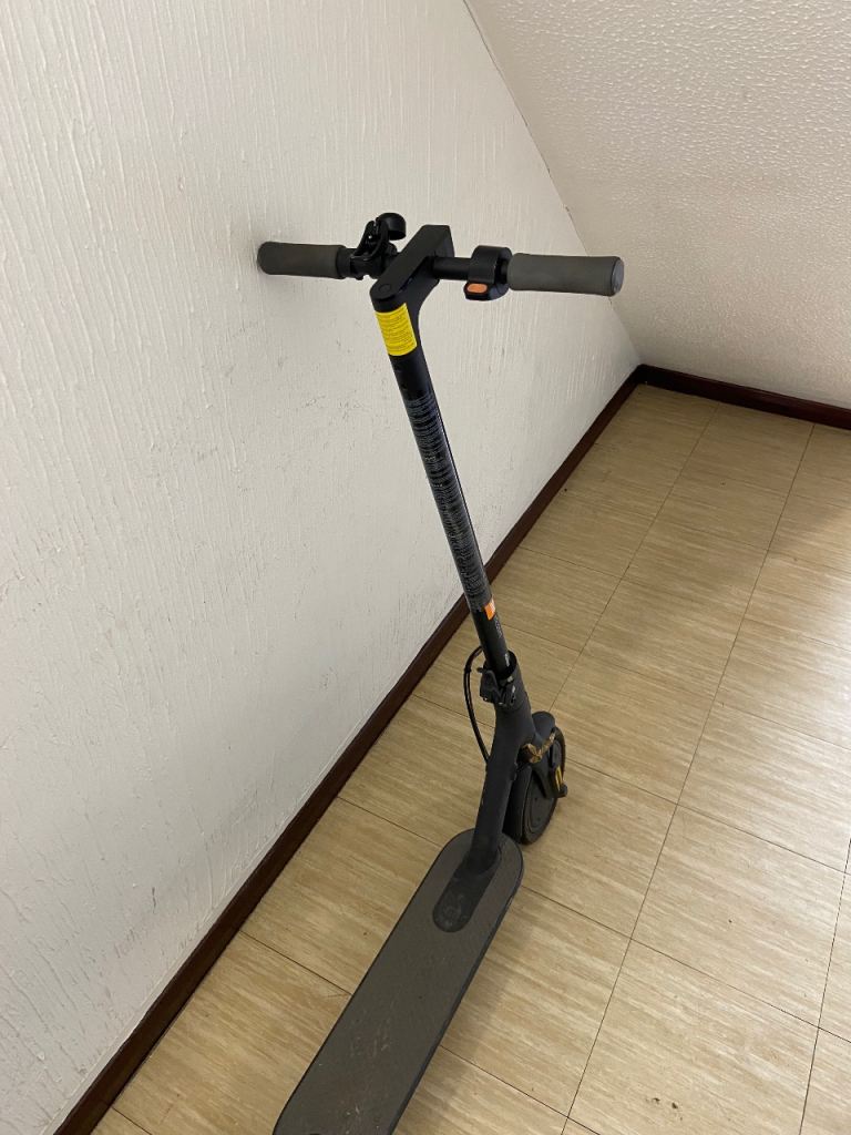 Xiaomi Electric Scooter with Carry Bag 