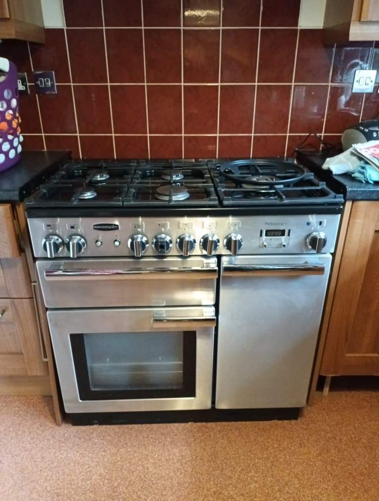 Freestandng rangemaster plus cooker