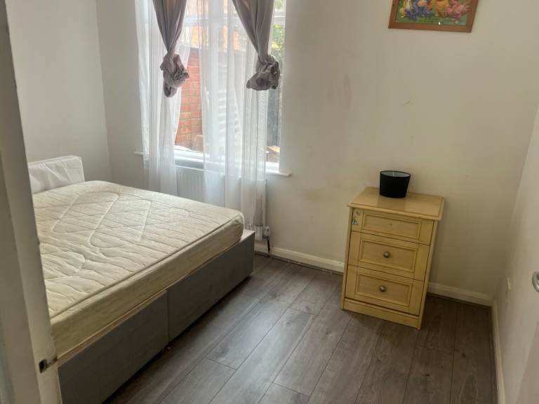 Apartment to rent in Leicester LE36AT