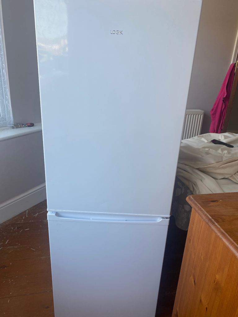 Logik Fridge freezer