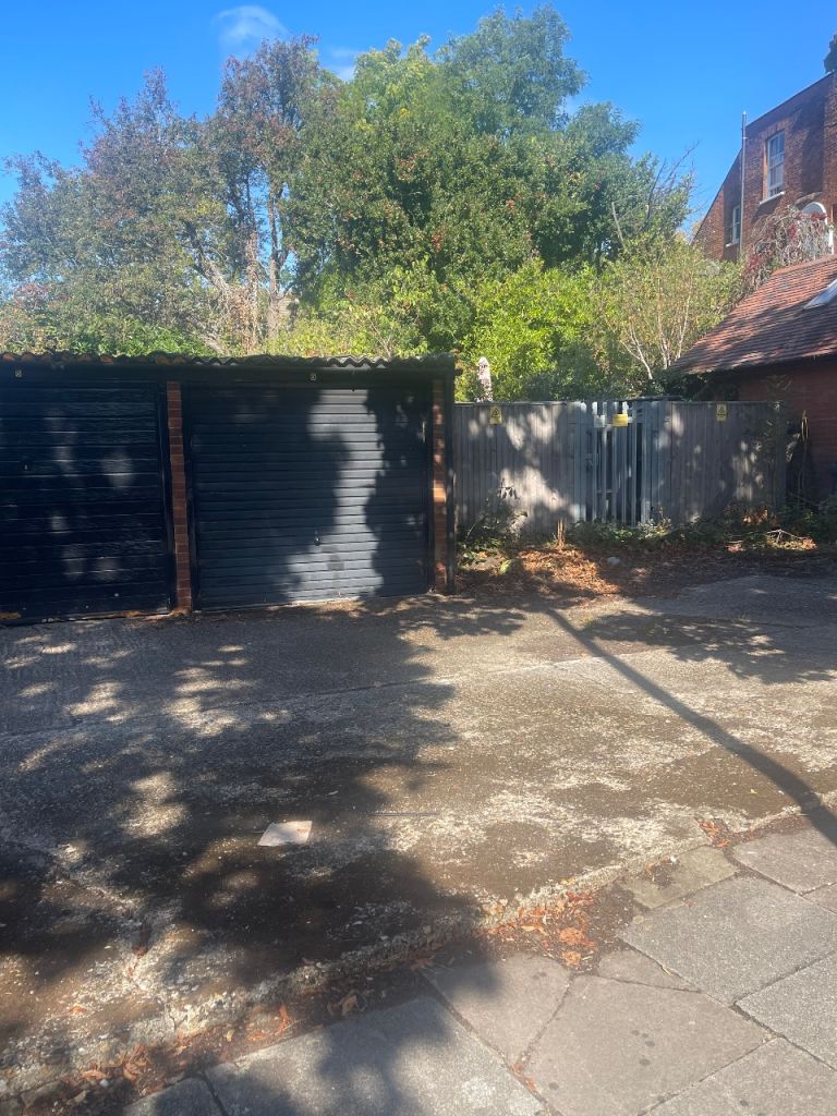 Garage to rent Ealing W5