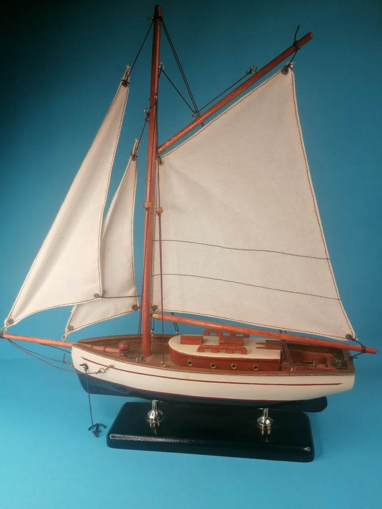 A Sailor's dream attractive and well proportionef Vintage, Antique 14-inch 1930 Classic Yacht