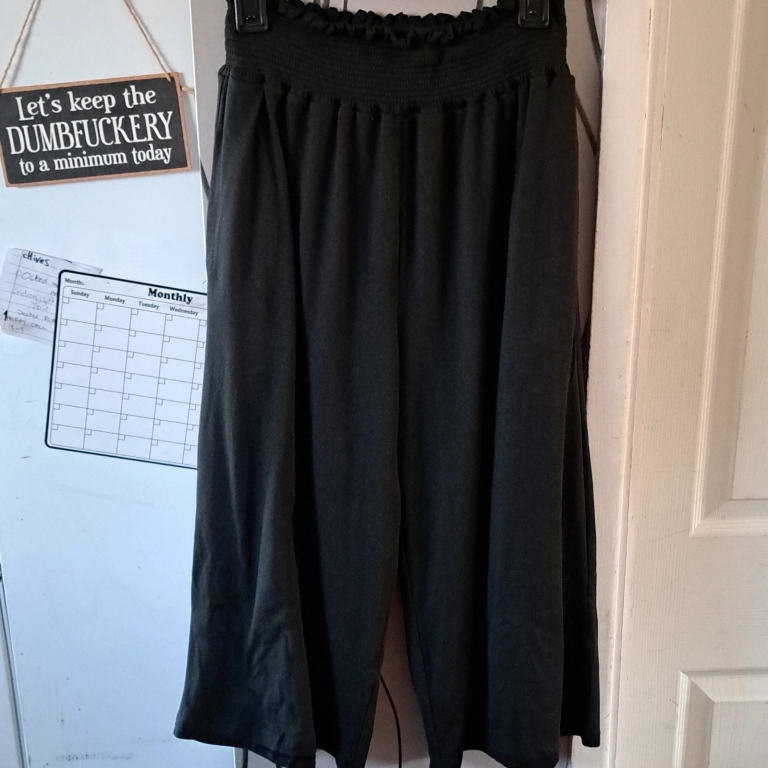 Girls cropped trousers