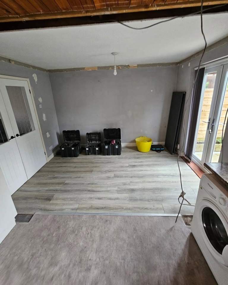 Kitchen Worktop Replacement Glasgow – Laminate, Wood & Solid Surface
