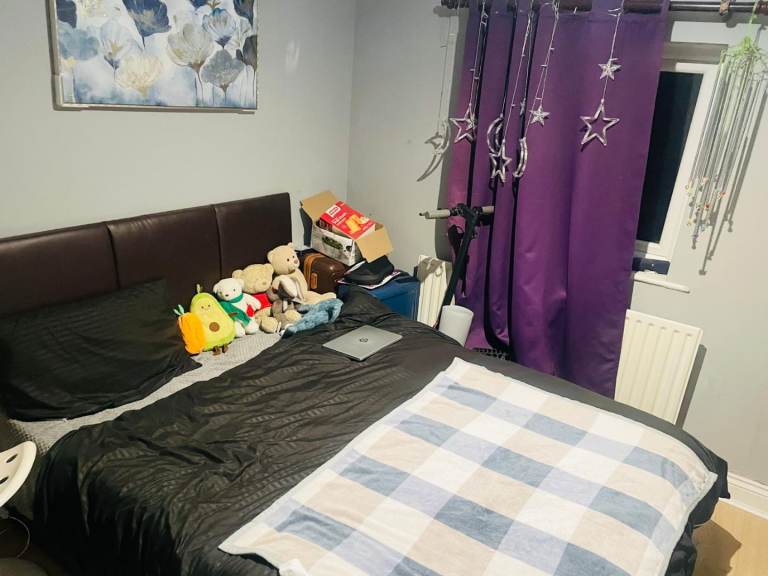Spacious double room to rent