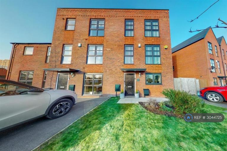 5 bedroom house in Lower Vickers Street, Manchester, M40 (5 bed) (#3044725)