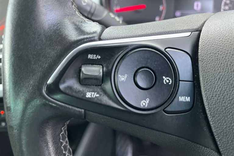 2021 Vauxhall Crossland X 1.2T [110] Griffin 5dr [6 Spd] [Start Stop] HATCHBACK PETROL Manual