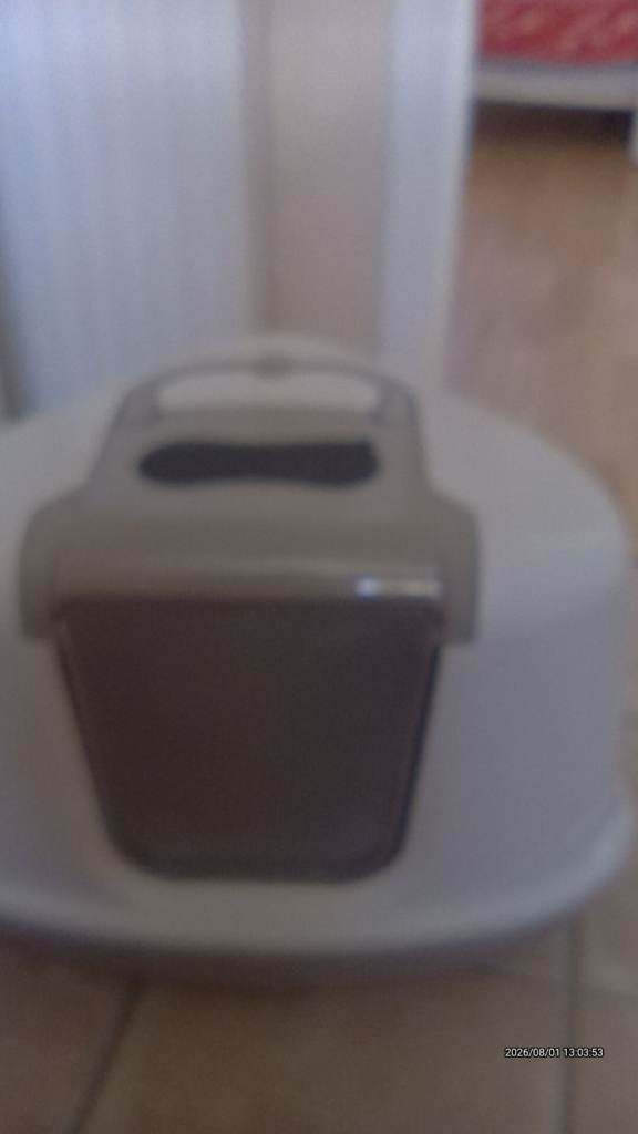 Cat litter tray