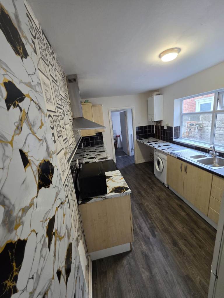 3 Bed House - DN32 7NQ
