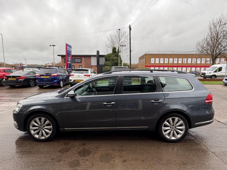2013 Volkswagen Passat 2.0 TDI BMT Highline 5dr ++ 11 VW SERVICES / 35 TAX / SAT NAV / DAB ++ EST...