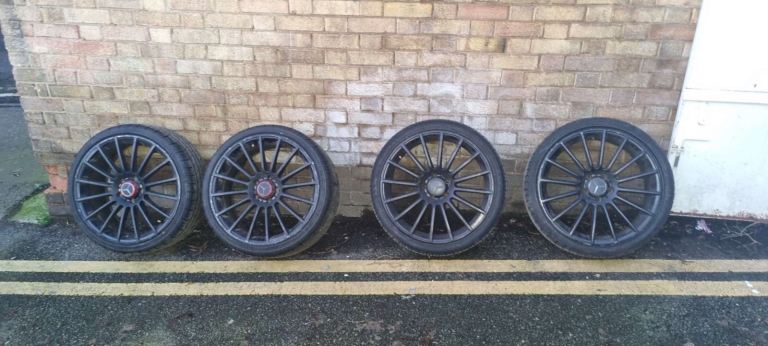 19” Genuine AMG Alloy Wheels – Brand New Rear Tyres 