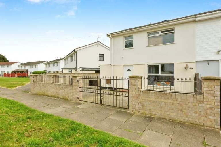 3 Bed Semi-Detached House, Birds Nest Avenue, LE3