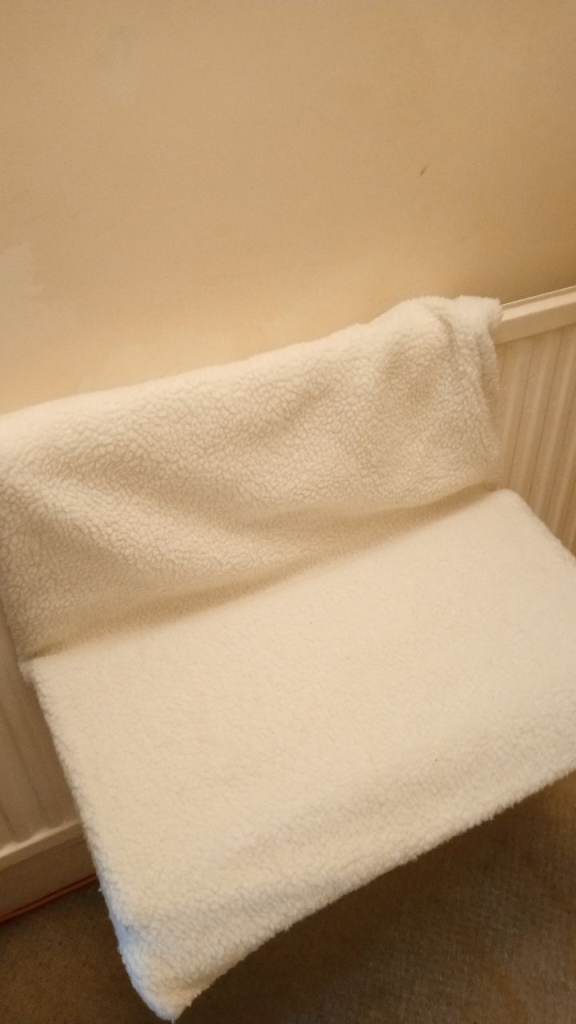 Radiator cat bed new £10