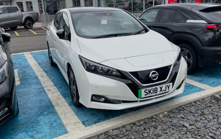 2018 Nissan Leaf 40kwh, white N-connecta