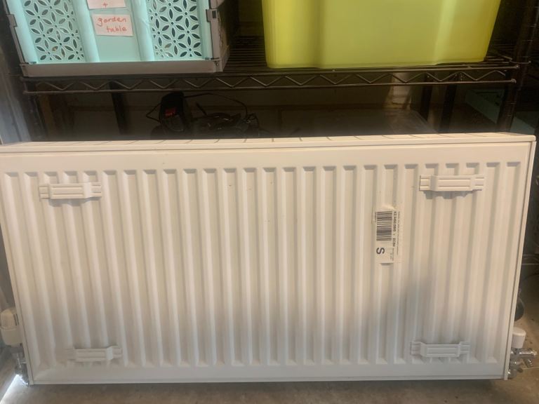 Long, low RADIATOR, white. 90 cms wide. (Little used)