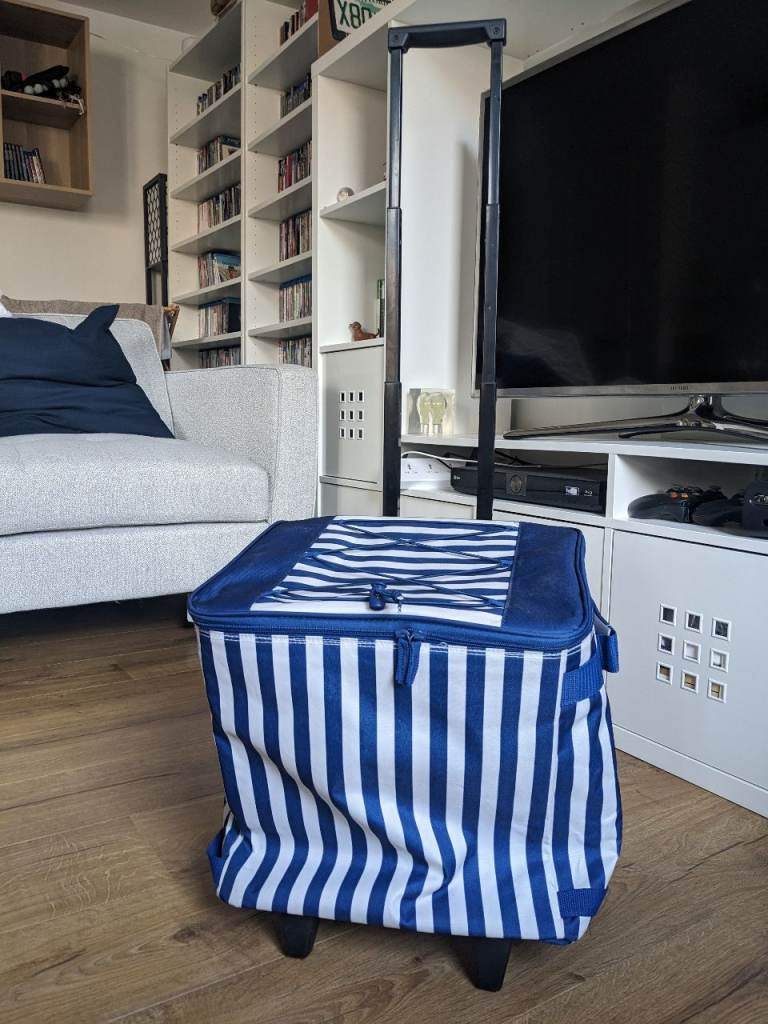 Excellent foldable portable cool box with wheels and telescopic retractable handle