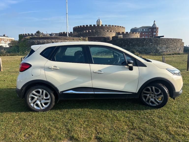 Renault, CAPTUR, Hatchback, 2015, Manual, 1461 (cc), 5 doors