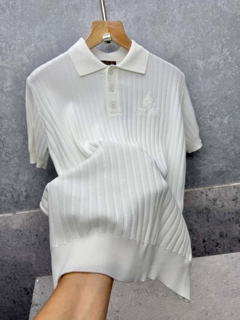 Stylish White Ribbed Polo Shirt – Good Condition