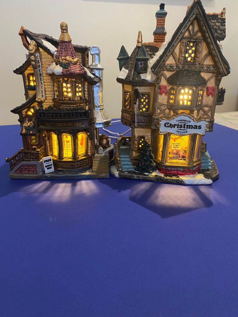 Lemax Christmas Village Houses – Light-Up Decoration