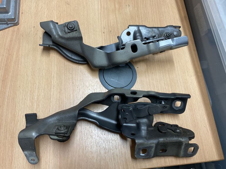 Mercedes A class bonnet hinges 2013 on