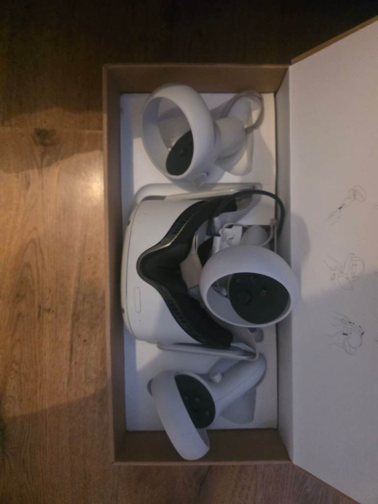 Meta Quest 2 VR Headset with Controllers - Good Working Order