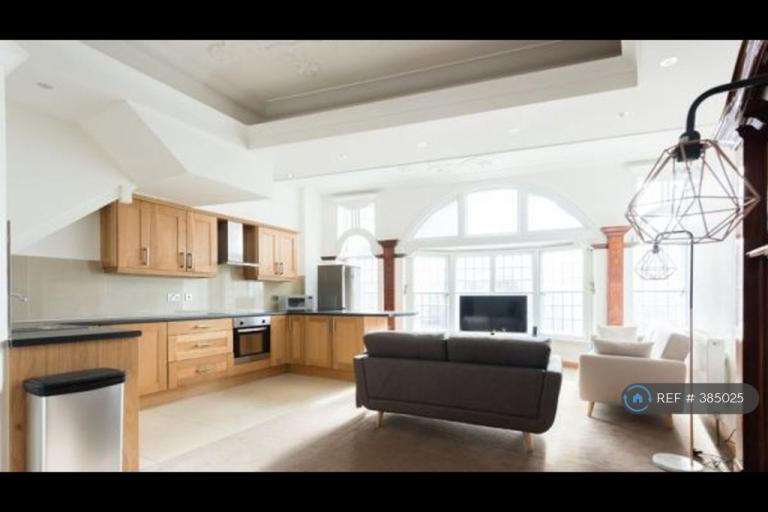 3 bedroom flat in College Green, Bristol, BS1 (3 bed) (#385025)