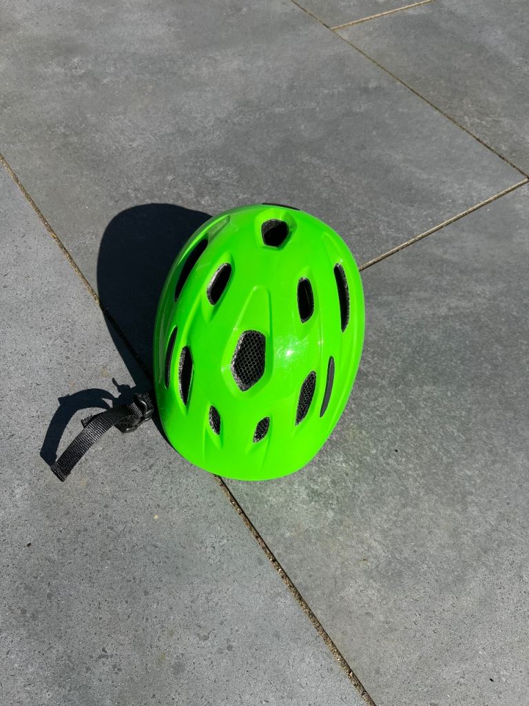 Giant Children’s cycle bike helmet green small