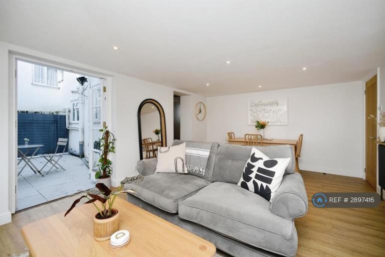 2 bedroom flat in Devonshire Place, Brighton, BN2 (2 bed) (#2897416)