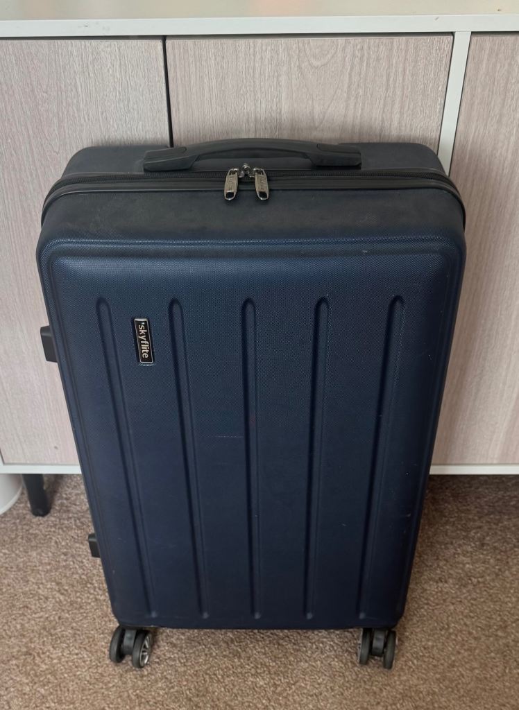 Jy-lite Medium Hard Shell Suitcase – Navy Blue, Good Condition