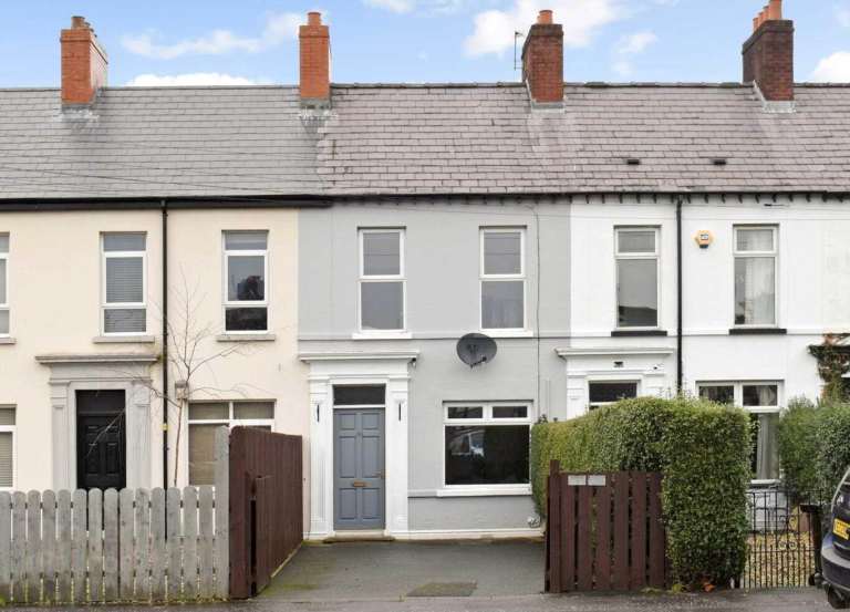 Mid Terrace 2 bedroom house to let Central Lisburn 