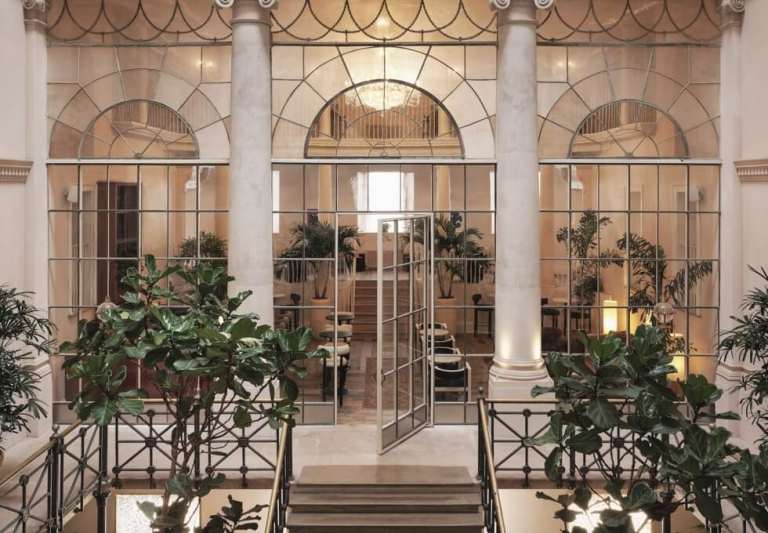 Farringdon EC1R Serviced Office From 16 Desks - Flexible Furnished Space