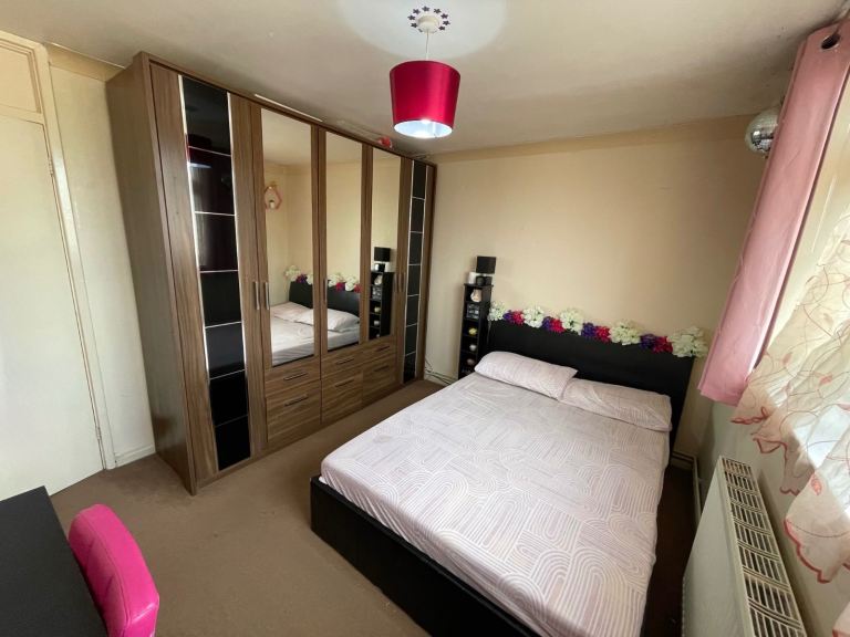 **Double Bedroom Available – East Ham**