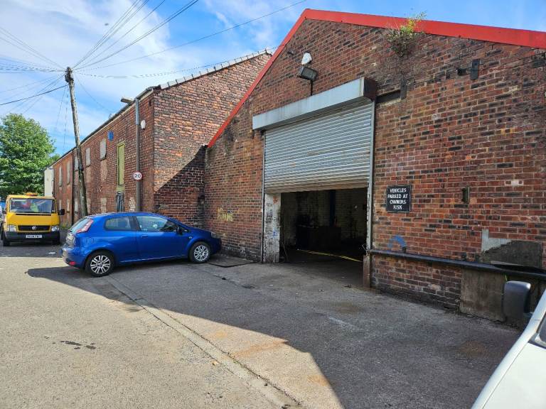 Ideal Garage workshop to rent 9 cars inside upto 3 outside Manchester Swinton Salford