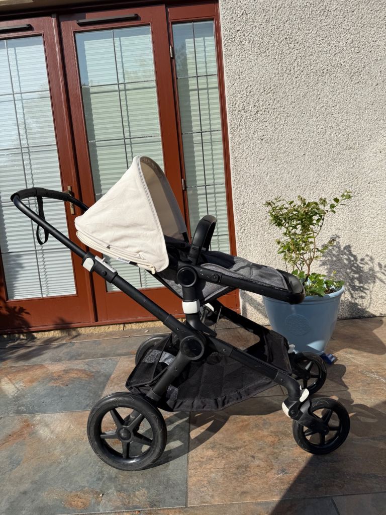 Used Bugaboo Fox 2 Grey/White + accessories