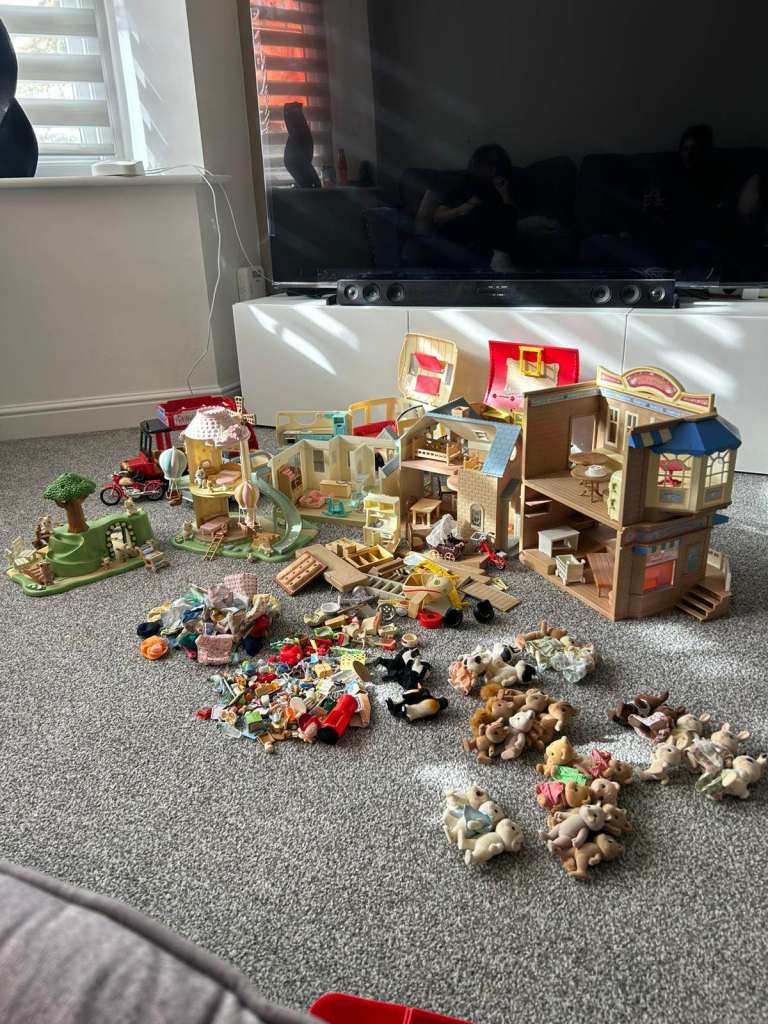 Sylvanian Familes huge bundle vintage, shops, house, cars, figures, accessories 