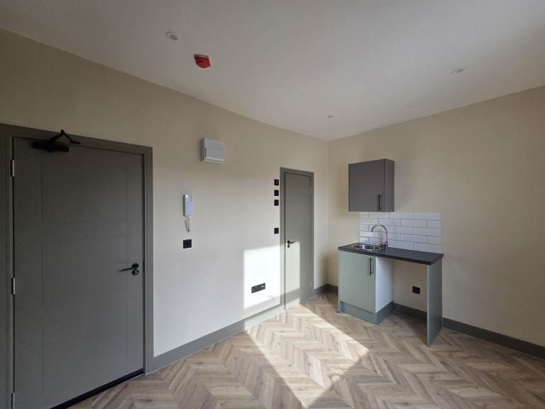 Studio Room Available - Acacia Grove, New Malden KT3