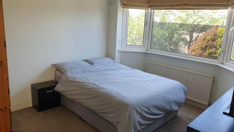 Large double room For rent