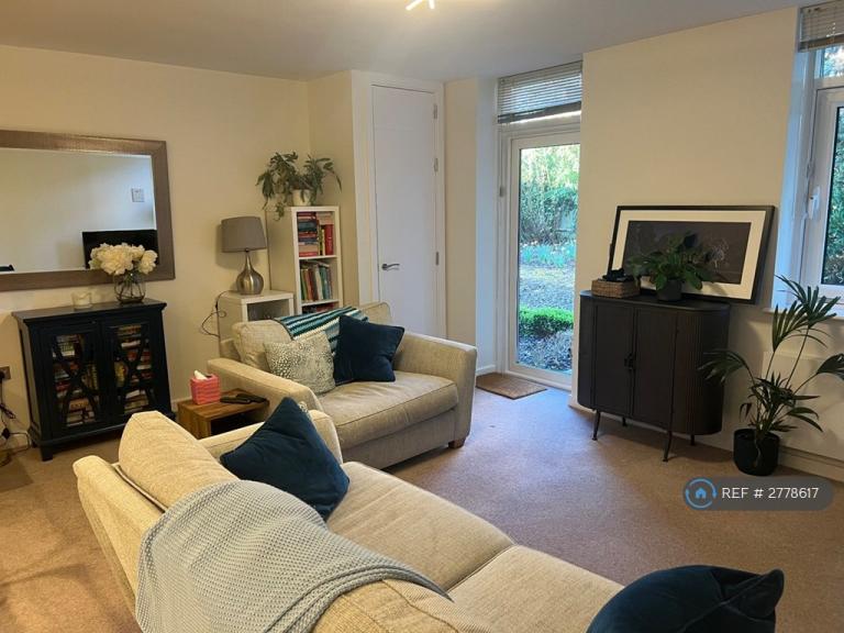 2 bedroom flat in Marsh Lane, Solihull, B92 (2 bed) (#2778617)