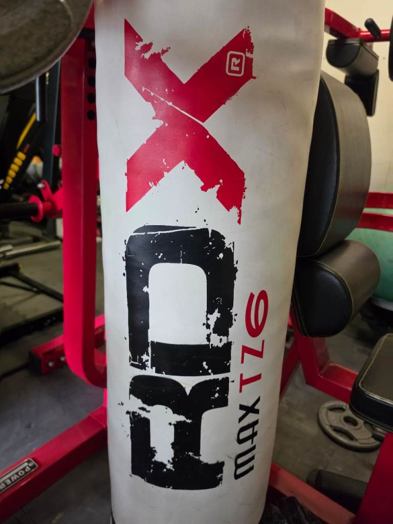 Hanging punch bag on chains